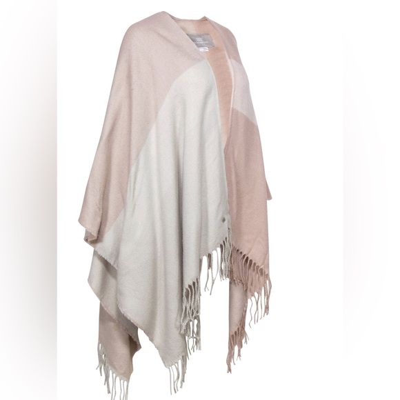 Soia & Kyo light pink and cream color blocked open poncho-new! - Picture 2 of 3